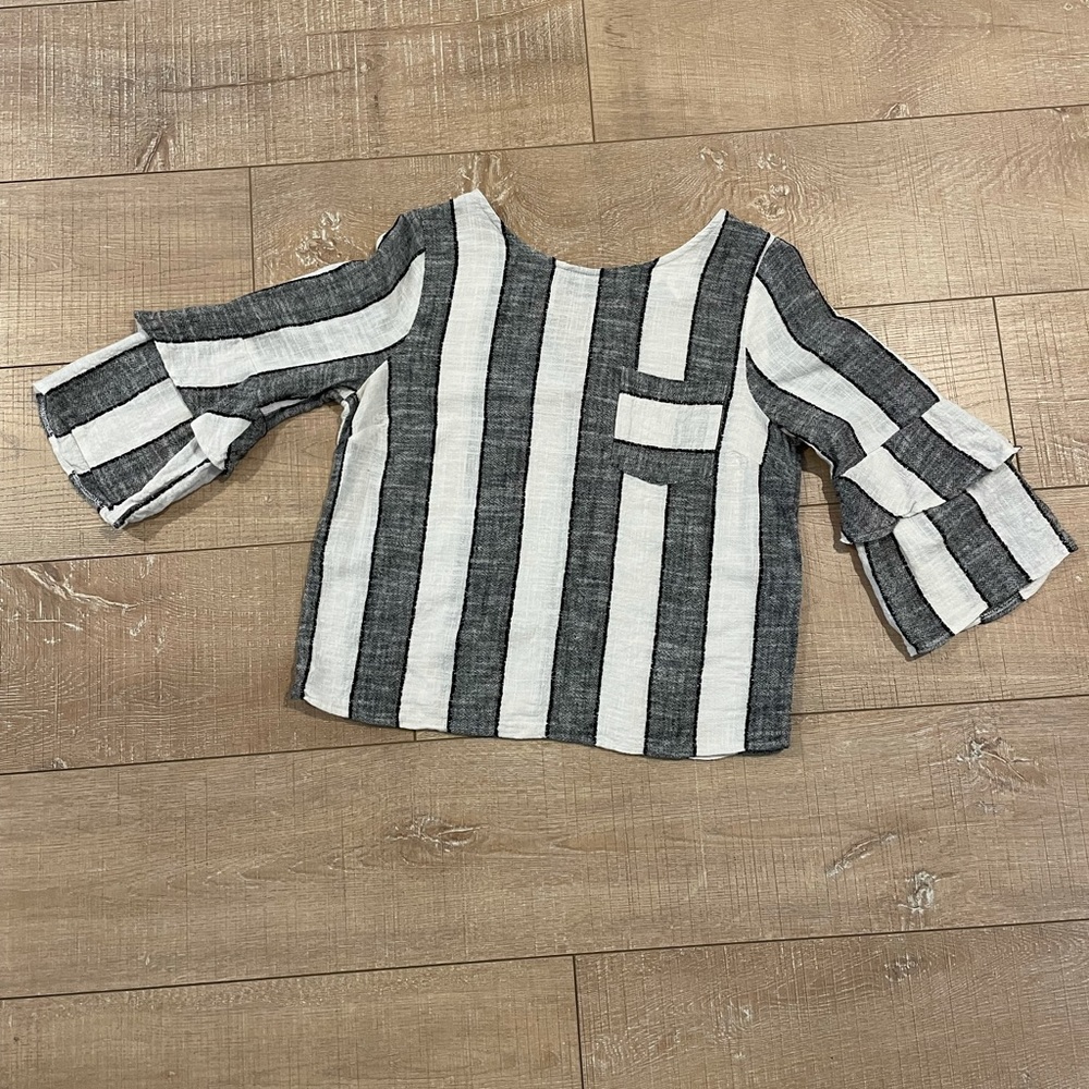 Strip linen blouse with flared sleeves